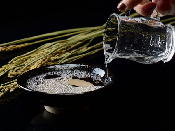 為什么越來越多的人從喝濃香型白酒轉為喝醬香型白酒